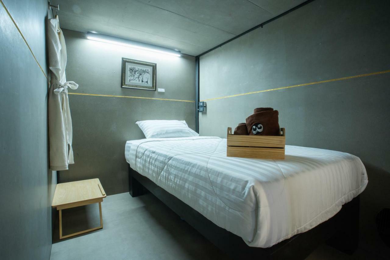 Third Rock Hostel Μπανγκόκ Εξωτερικό φωτογραφία