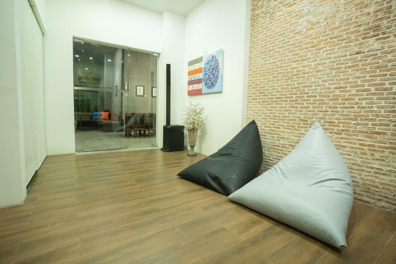 Third Rock Hostel Μπανγκόκ Εξωτερικό φωτογραφία