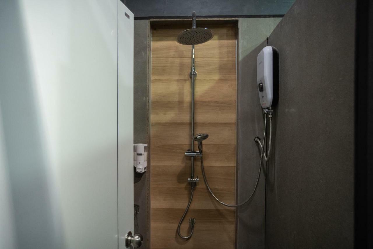 Third Rock Hostel Μπανγκόκ Εξωτερικό φωτογραφία